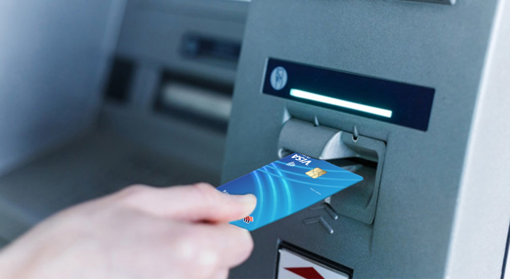 Rút tiền thẻ Visa ở cây ATM